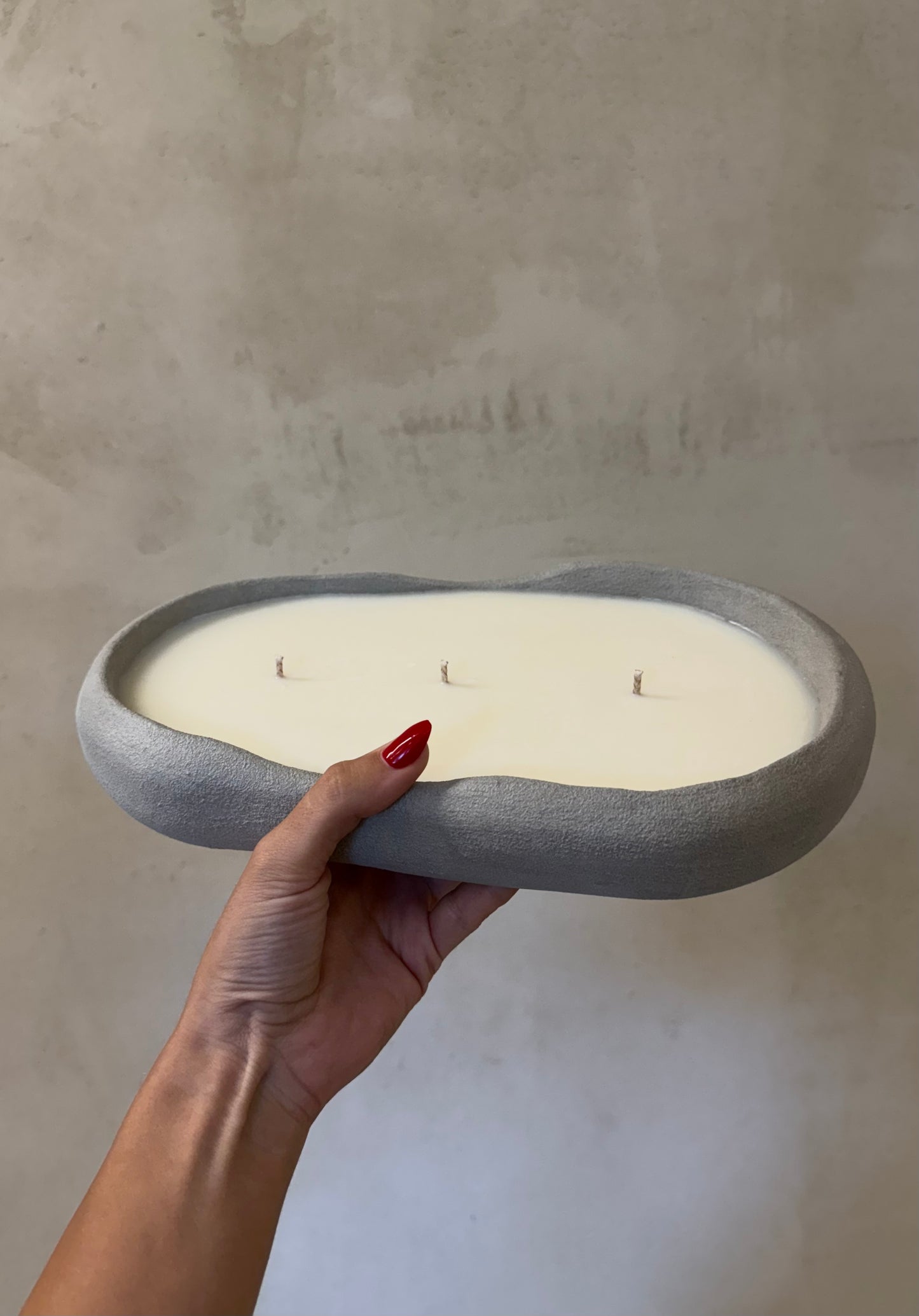 Wavy candle - large