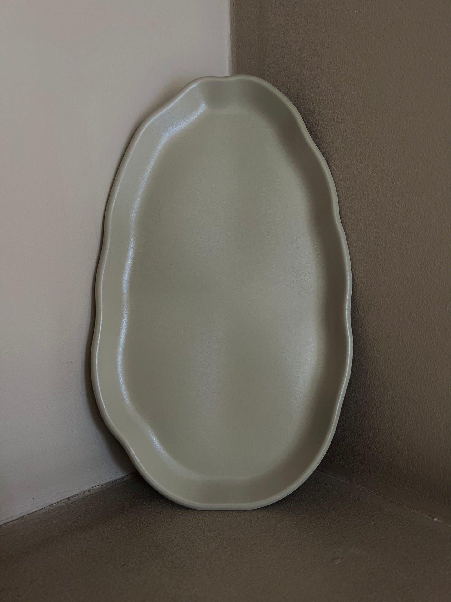 A symmetrical tray